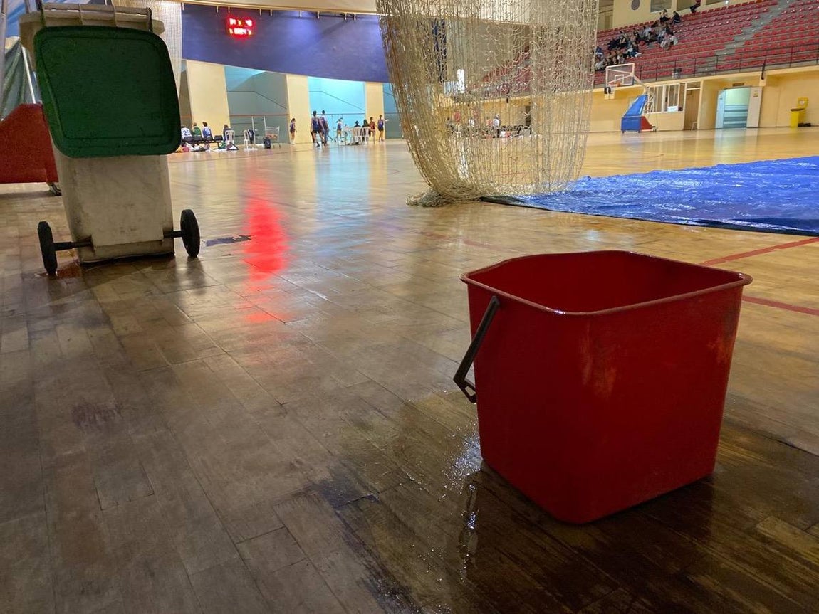 Desperfectos en el pabellón Ciudad de Cádiz