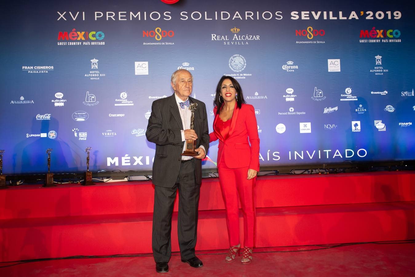 En imágenes, el Festival de las Naciones de Sevilla entrega sus premios solidarios