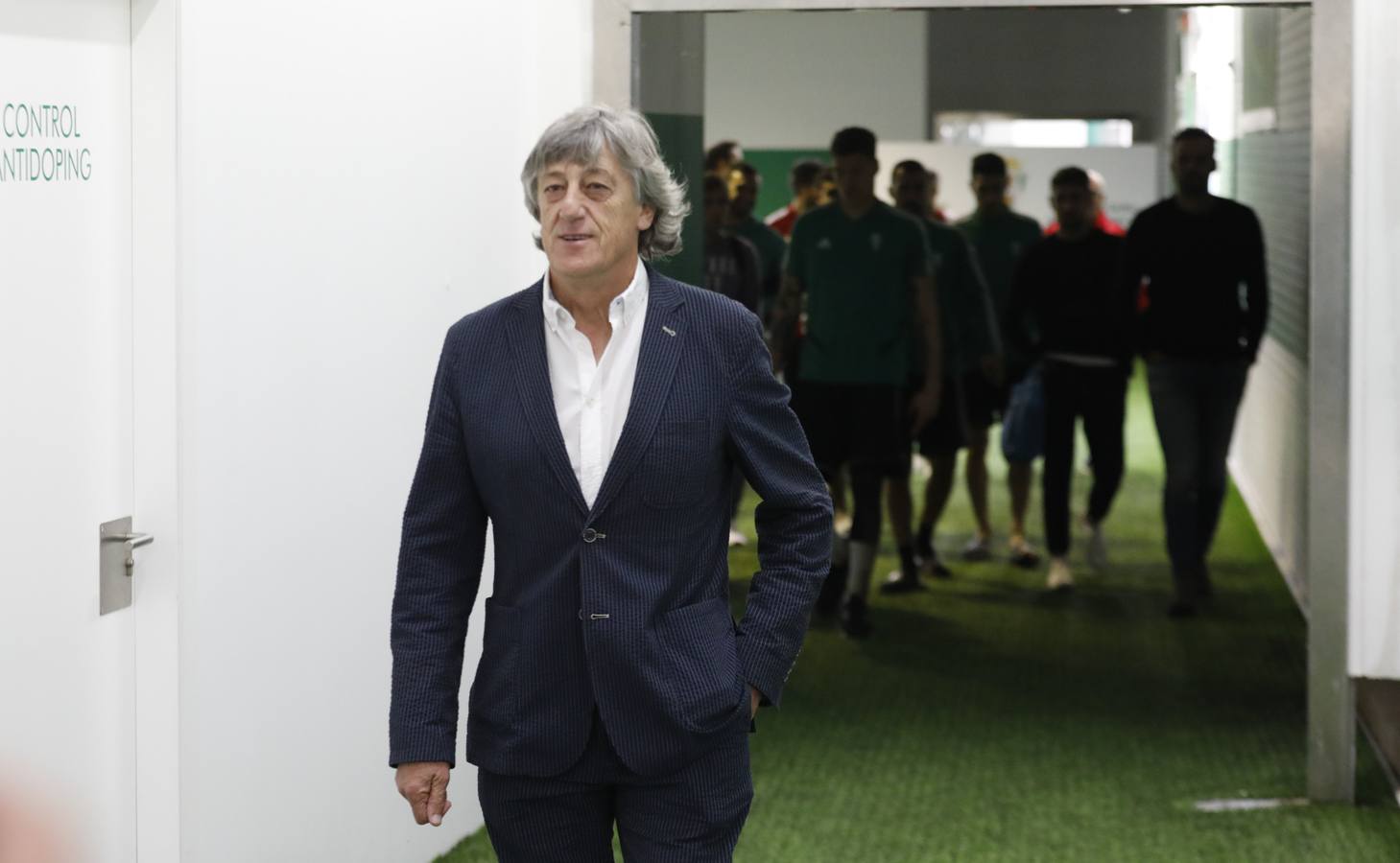 La despedida del técnico del Córdoba CF Enrique Martín, en imágenes