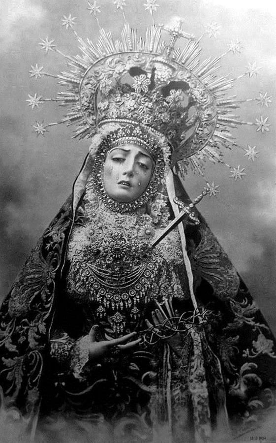 La Virgen, en una foto de la década de 1920