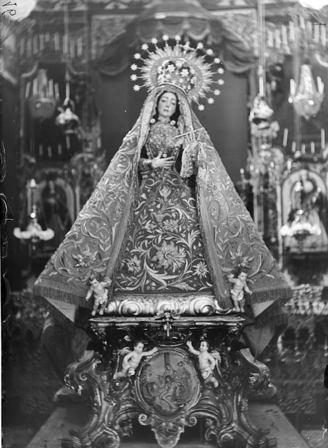 Imagen de José Sánchez Muñoz, de hacia 1897, en que la Virgen de los Dolores no llevaba rostrillo