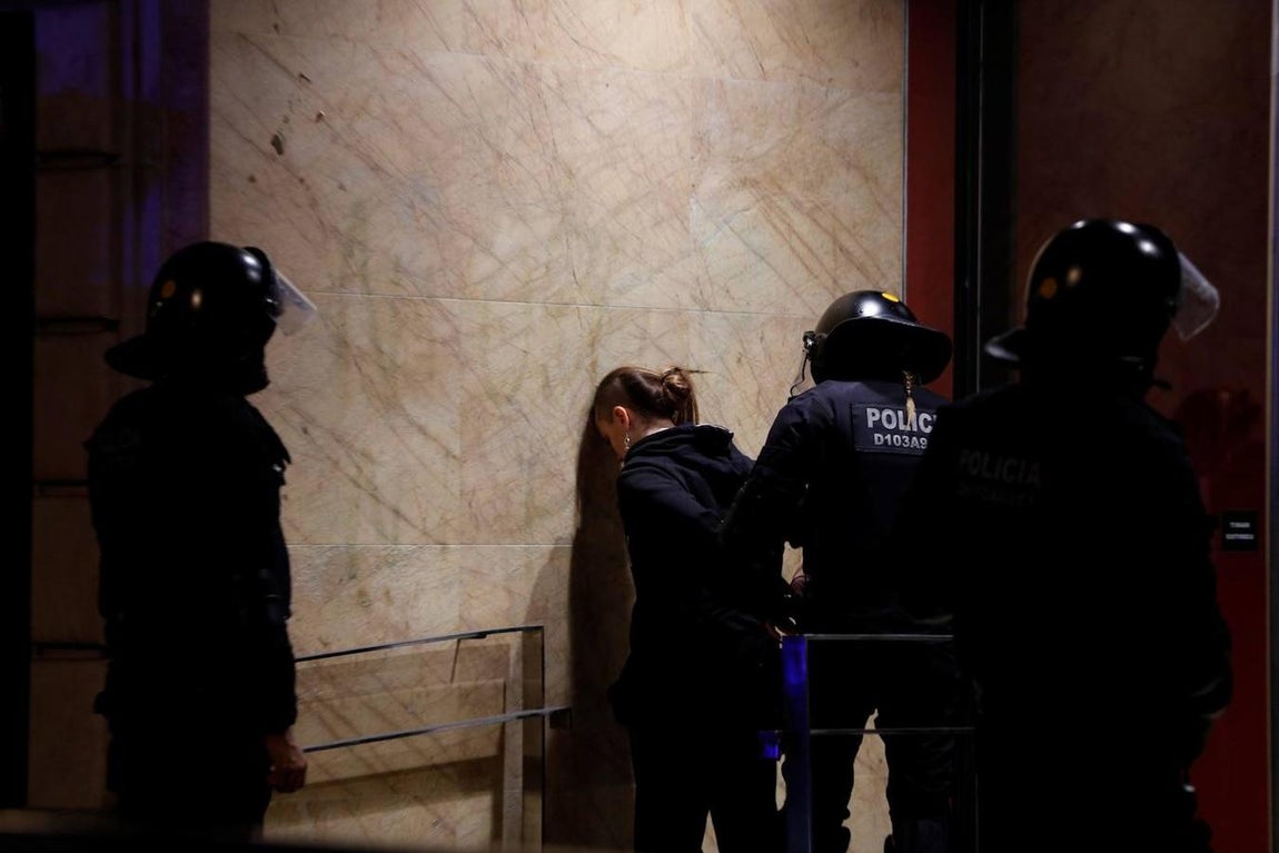 Los disturbios se saldaron con tres detenidos. 