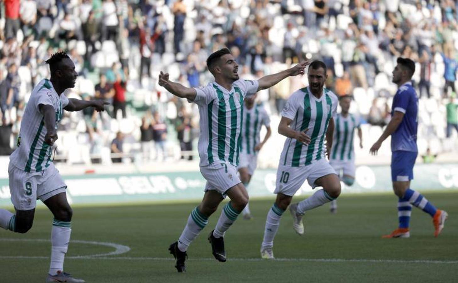 La victoria del Córdoba CF contra el San Fernando, en imágenes