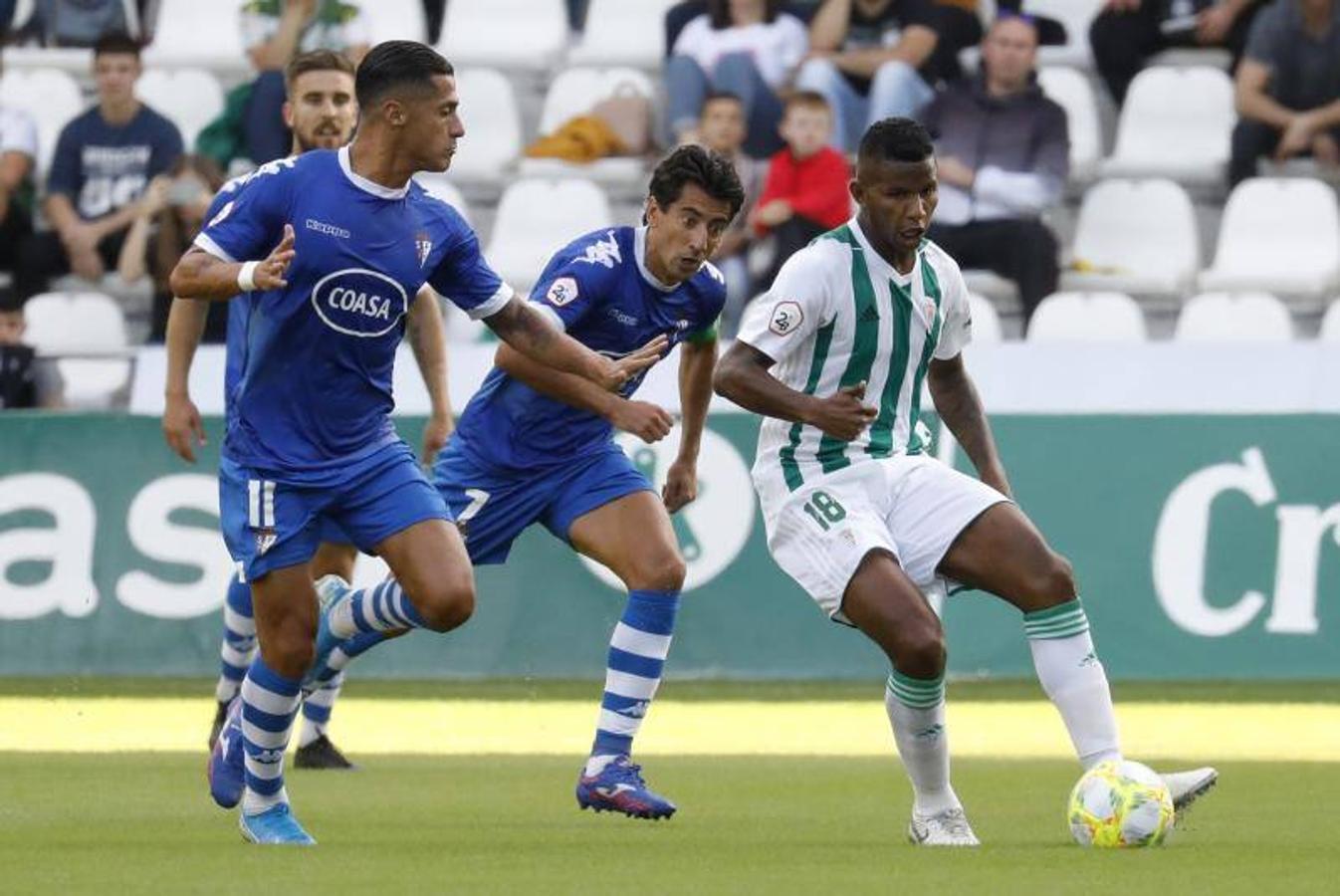 La victoria del Córdoba CF contra el San Fernando, en imágenes