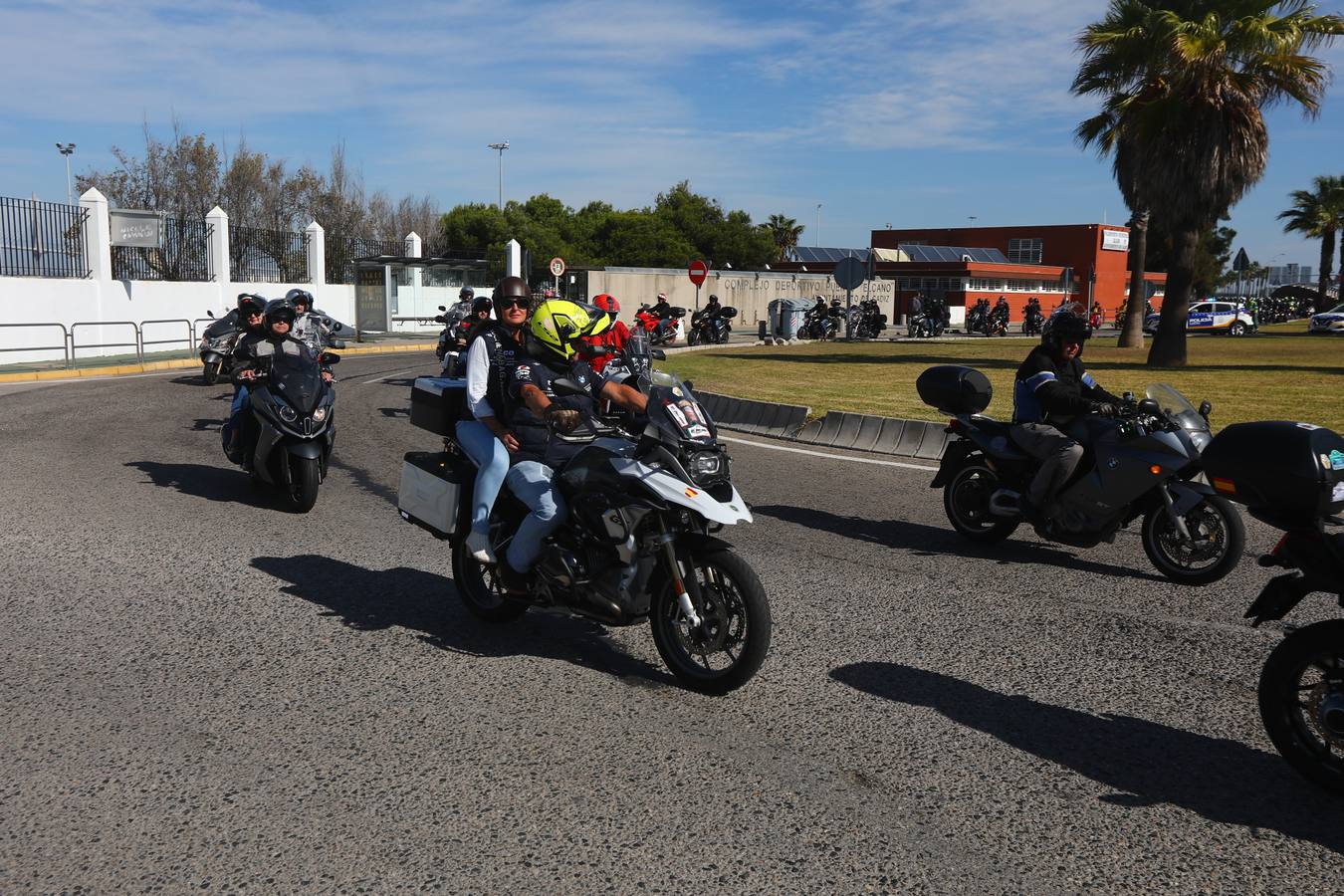 Un millar de moteros, contra los guardarraíles sin protección