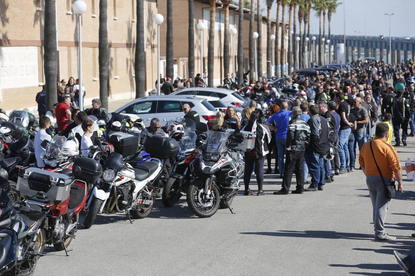 Un millar de moteros, contra los guardarraíles sin protección