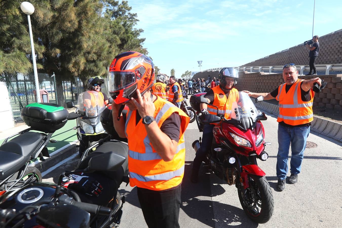 Un millar de moteros, contra los guardarraíles sin protección