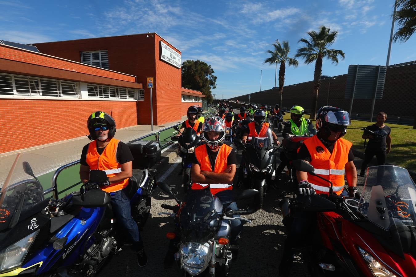 Un millar de moteros, contra los guardarraíles sin protección