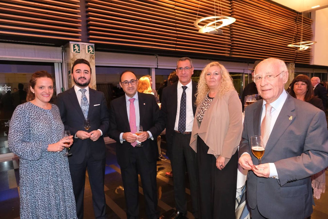 Mayte González, Alberto Pajarón, Manuel Mota, Juan Manuel Gil, Lola Vega y Pedro Reinosa. 