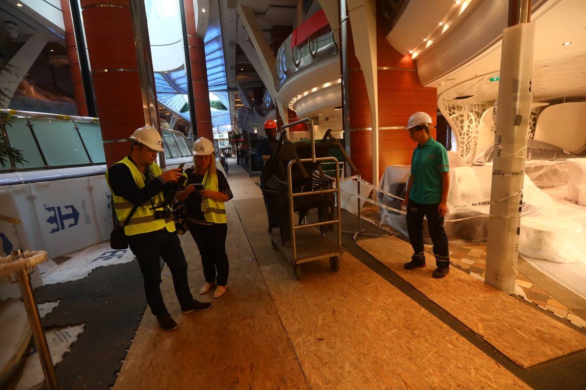 Las primeras imágenes de la reparación del crucero Oasis, de Royal Caribbean