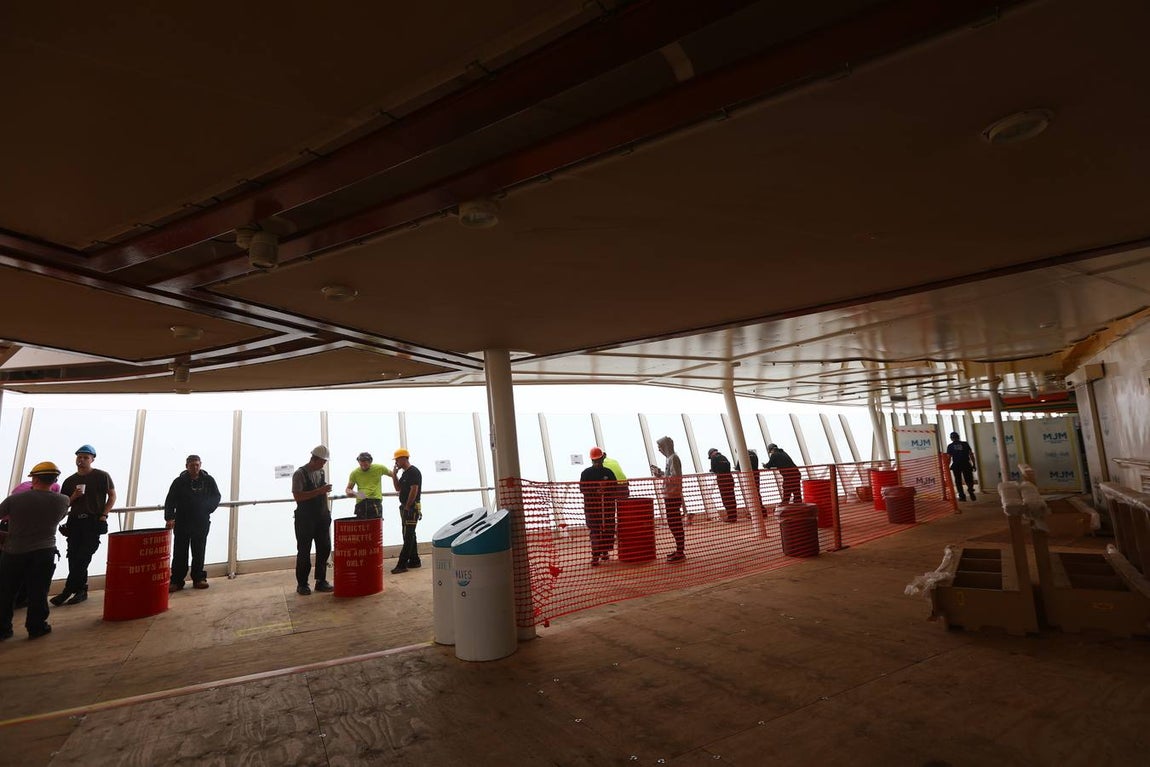 Las primeras imágenes de la reparación del crucero Oasis, de Royal Caribbean