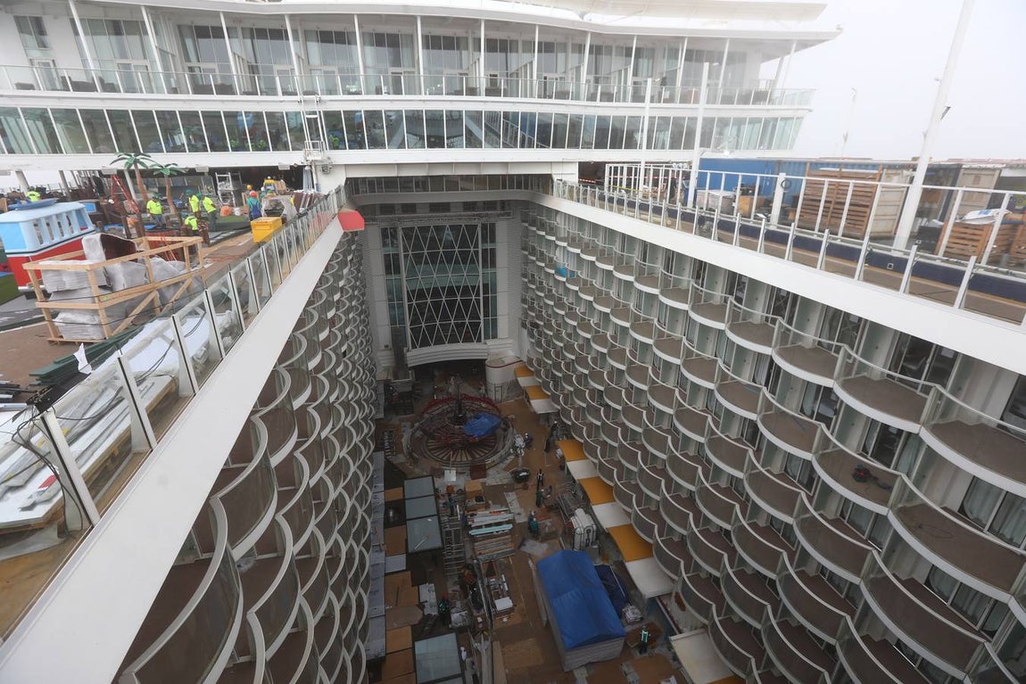 Las primeras imágenes de la reparación del crucero Oasis, de Royal Caribbean