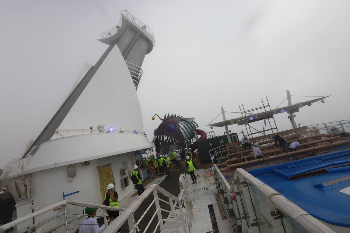 Las primeras imágenes de la reparación del crucero Oasis, de Royal Caribbean
