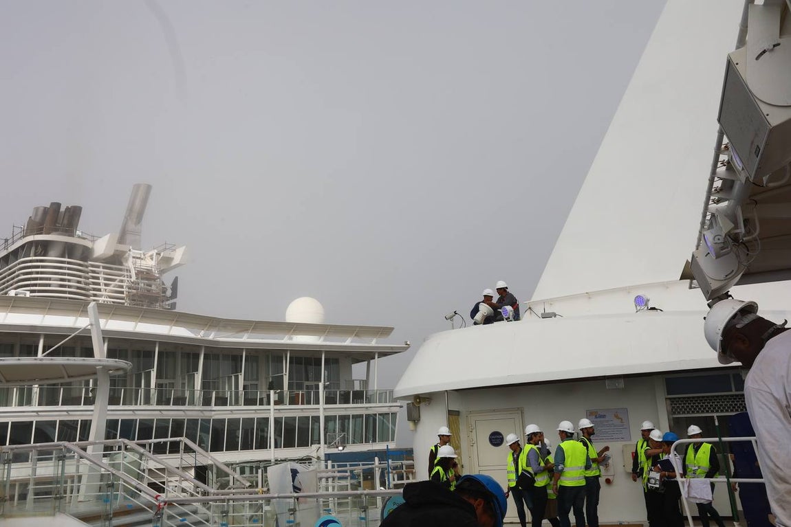 Las primeras imágenes de la reparación del crucero Oasis, de Royal Caribbean