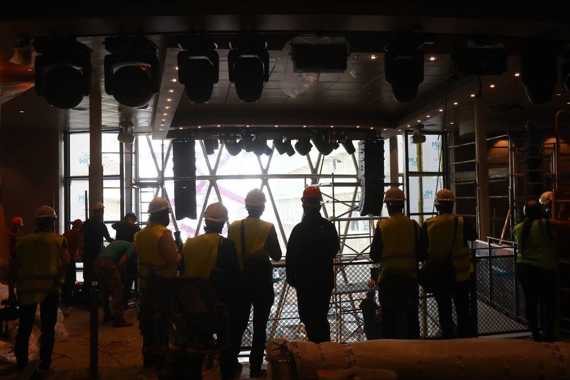 Las primeras imágenes de la reparación del crucero Oasis, de Royal Caribbean