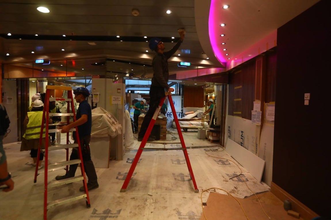 Las primeras imágenes de la reparación del crucero Oasis, de Royal Caribbean