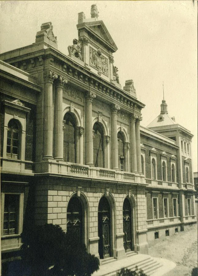 Fachada del palacio provincial de Toledo (1923). Archivo histórico provincial de Toledo. Fondo fotográfico de la casa Rodríguez. 