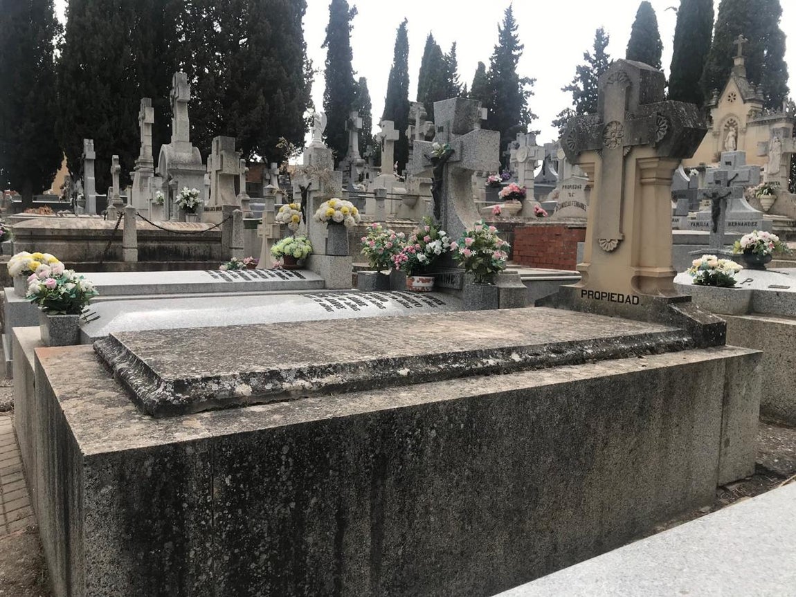 Sepultura de Ezequiel Martín en el cementerio de Toledo. Fotografía: cortesía de Rafael del Cerro. 
