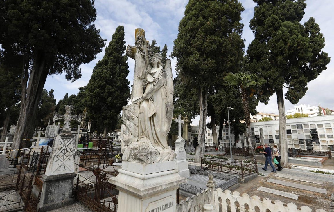 Las esculturas de los cementerios de Córdoba, en imágenes