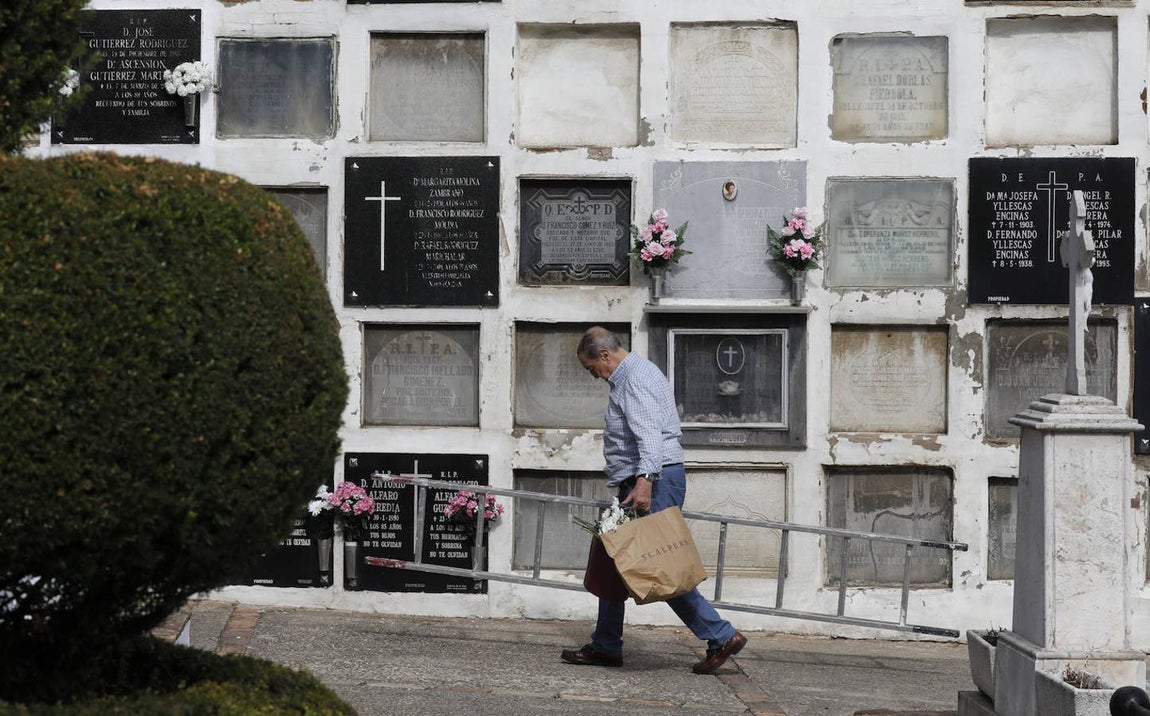 Las esculturas de los cementerios de Córdoba, en imágenes