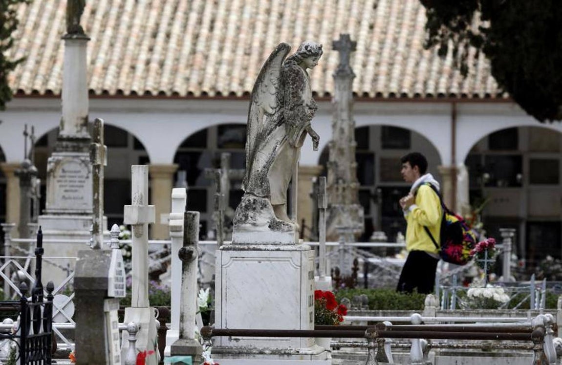 Las esculturas de los cementerios de Córdoba, en imágenes