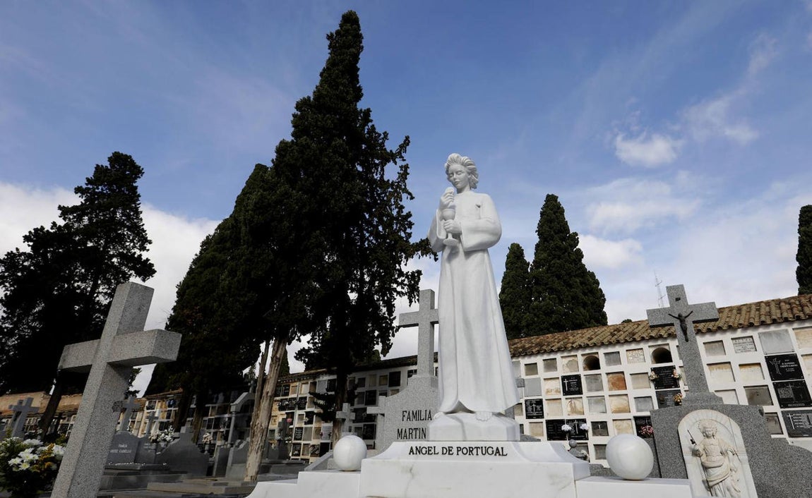 Las esculturas de los cementerios de Córdoba, en imágenes