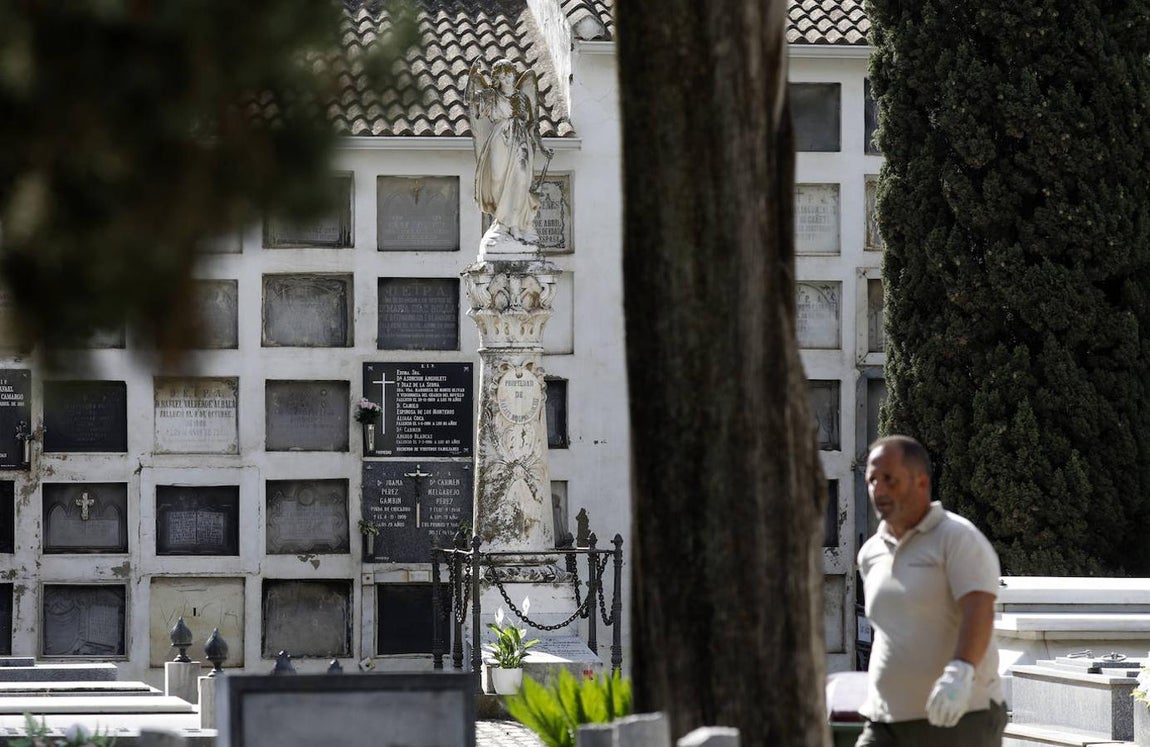 Las esculturas de los cementerios de Córdoba, en imágenes