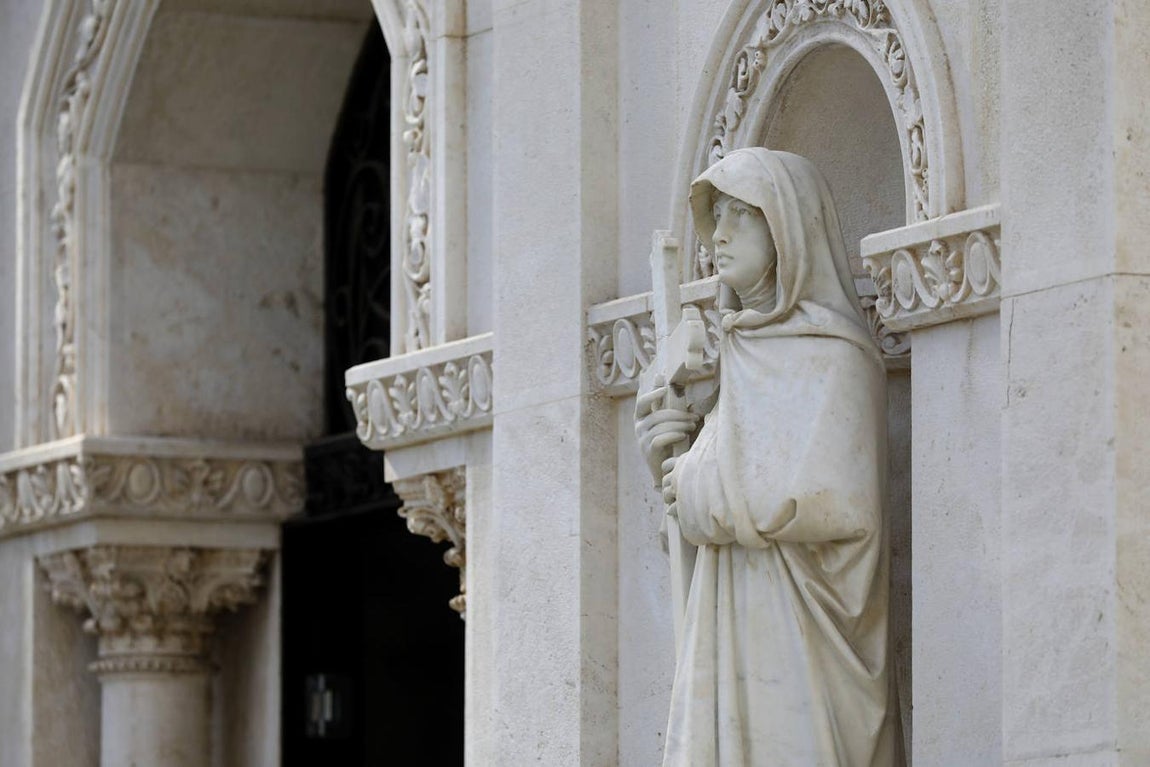 Las esculturas de los cementerios de Córdoba, en imágenes