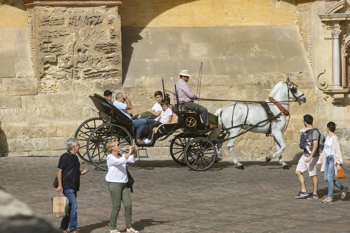 El turismo en Córdoba el Puente de Todos los Santos, en imágenes