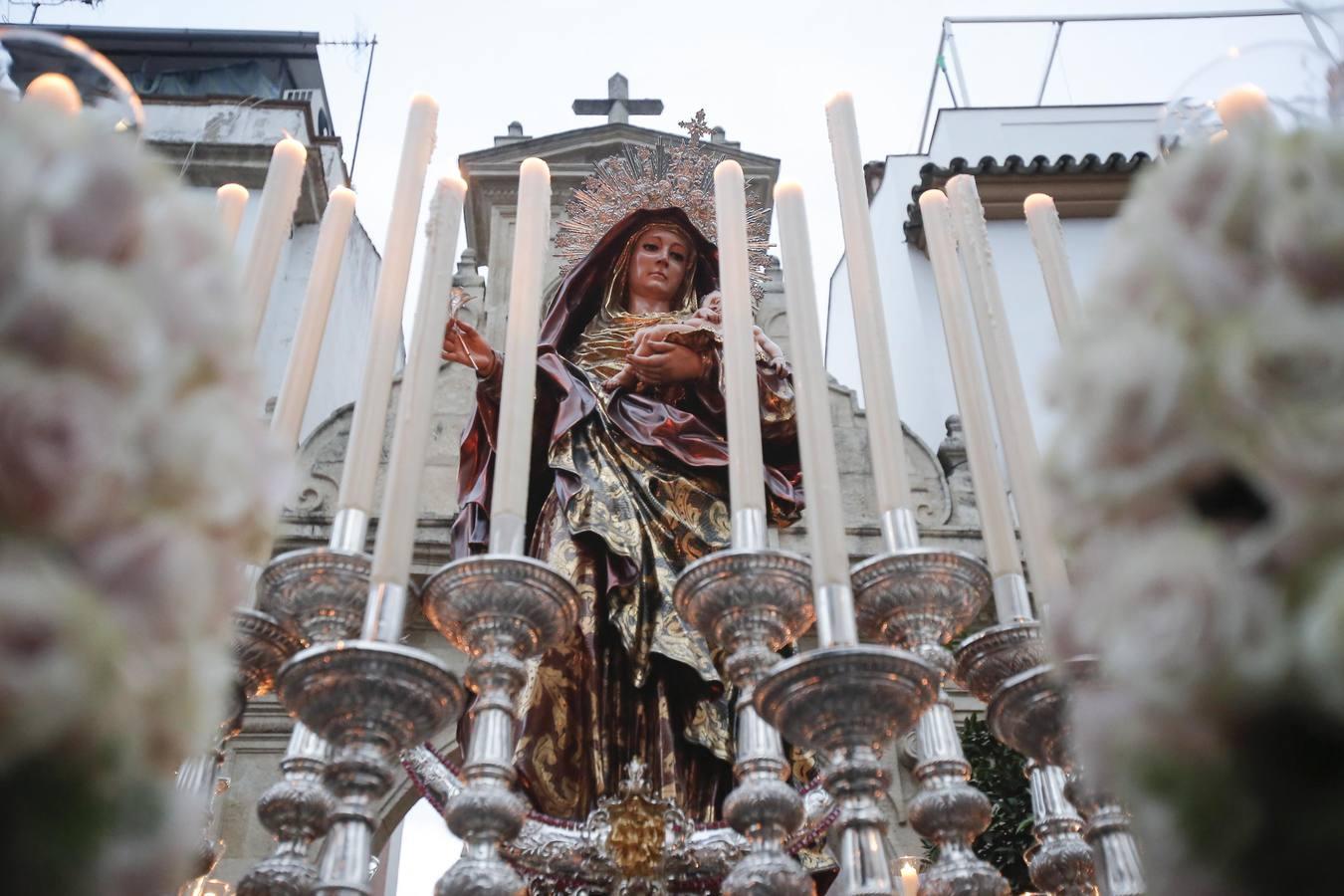 La procesión de Nuestra Señora del Amparo por Córdoba, en imágenes