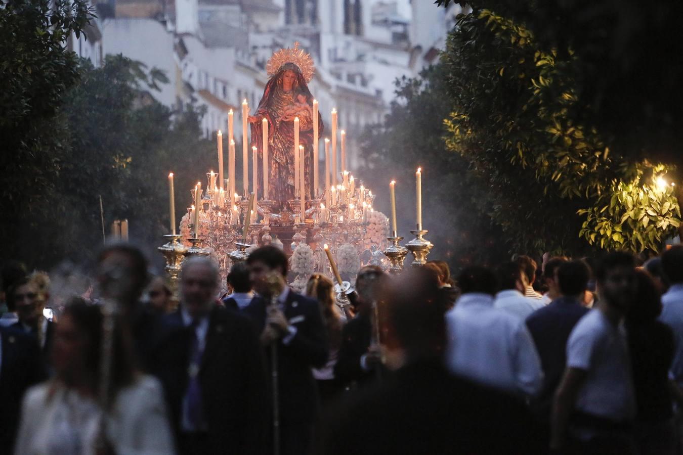 La procesión de Nuestra Señora del Amparo por Córdoba, en imágenes