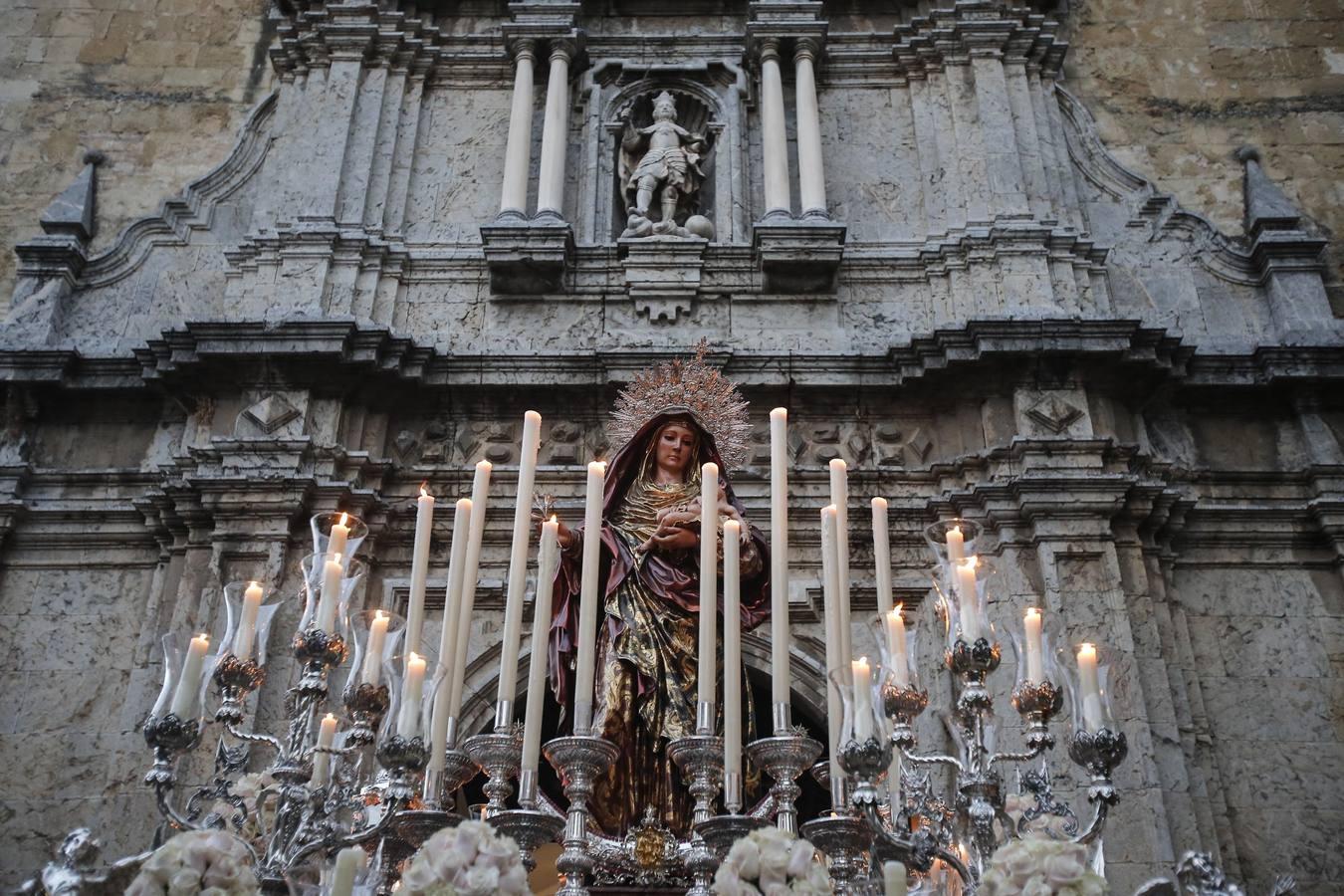 La procesión de Nuestra Señora del Amparo por Córdoba, en imágenes