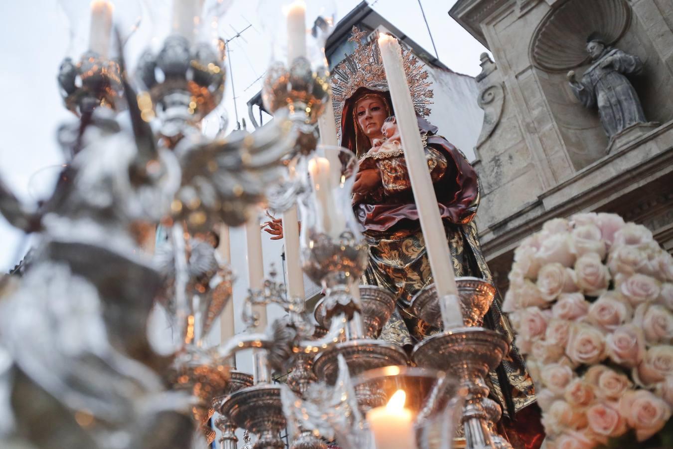 La procesión de Nuestra Señora del Amparo por Córdoba, en imágenes