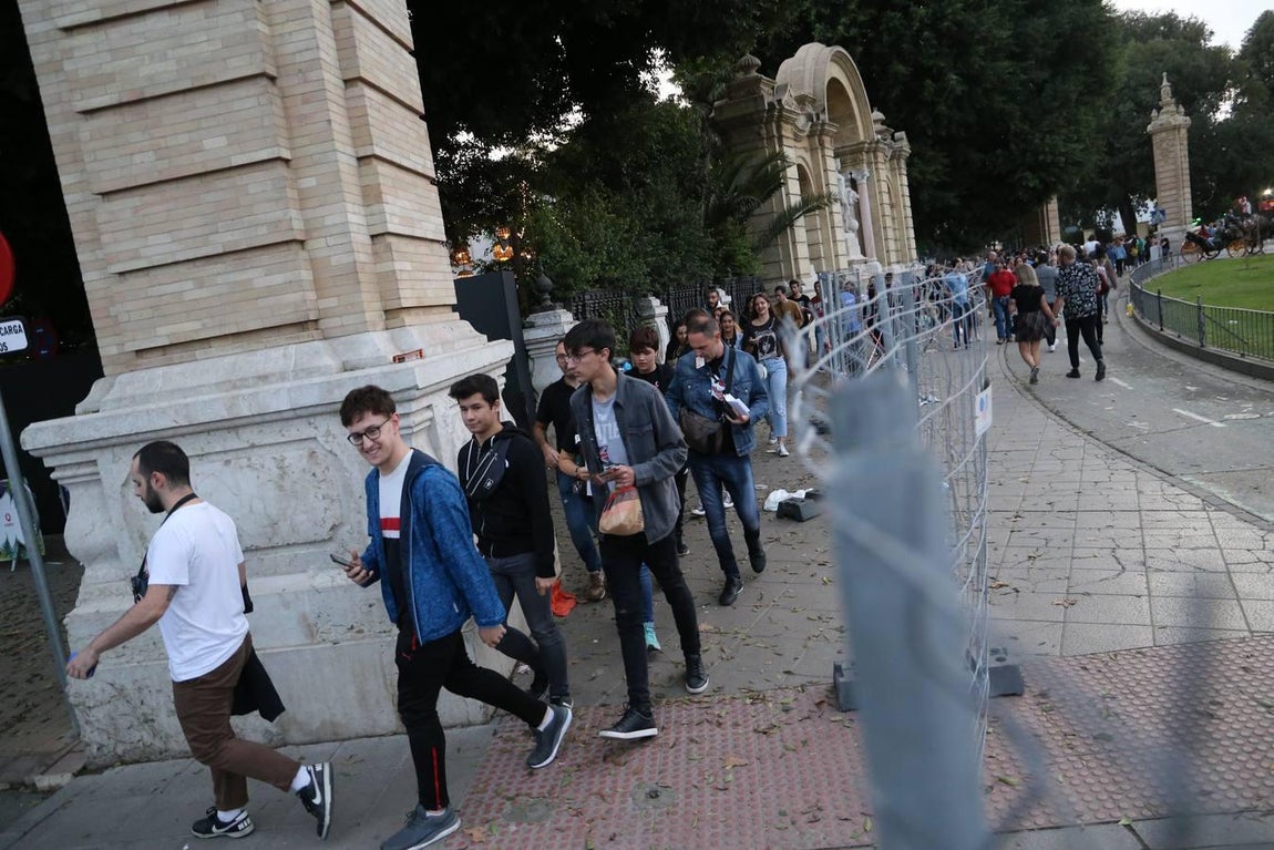 Ambiente previo al concierto de Green Day en la Plaza de España por los MTV EMA Sevilla 2019
