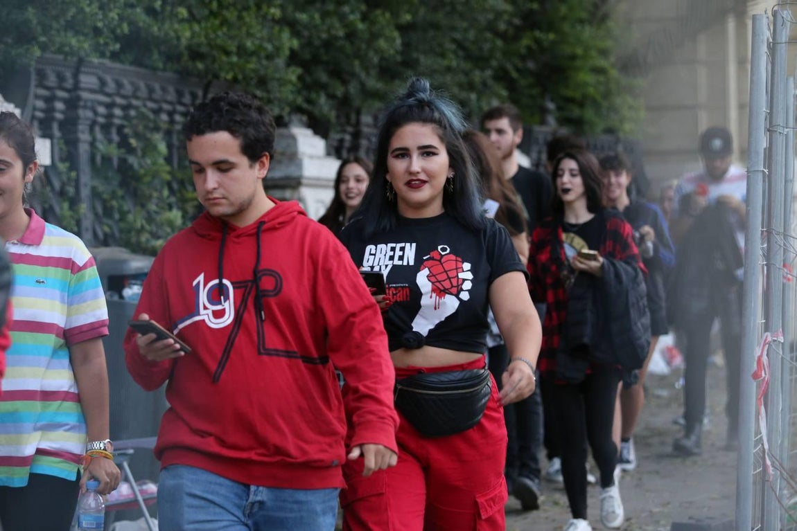 Ambiente previo al concierto de Green Day en la Plaza de España por los MTV EMA Sevilla 2019