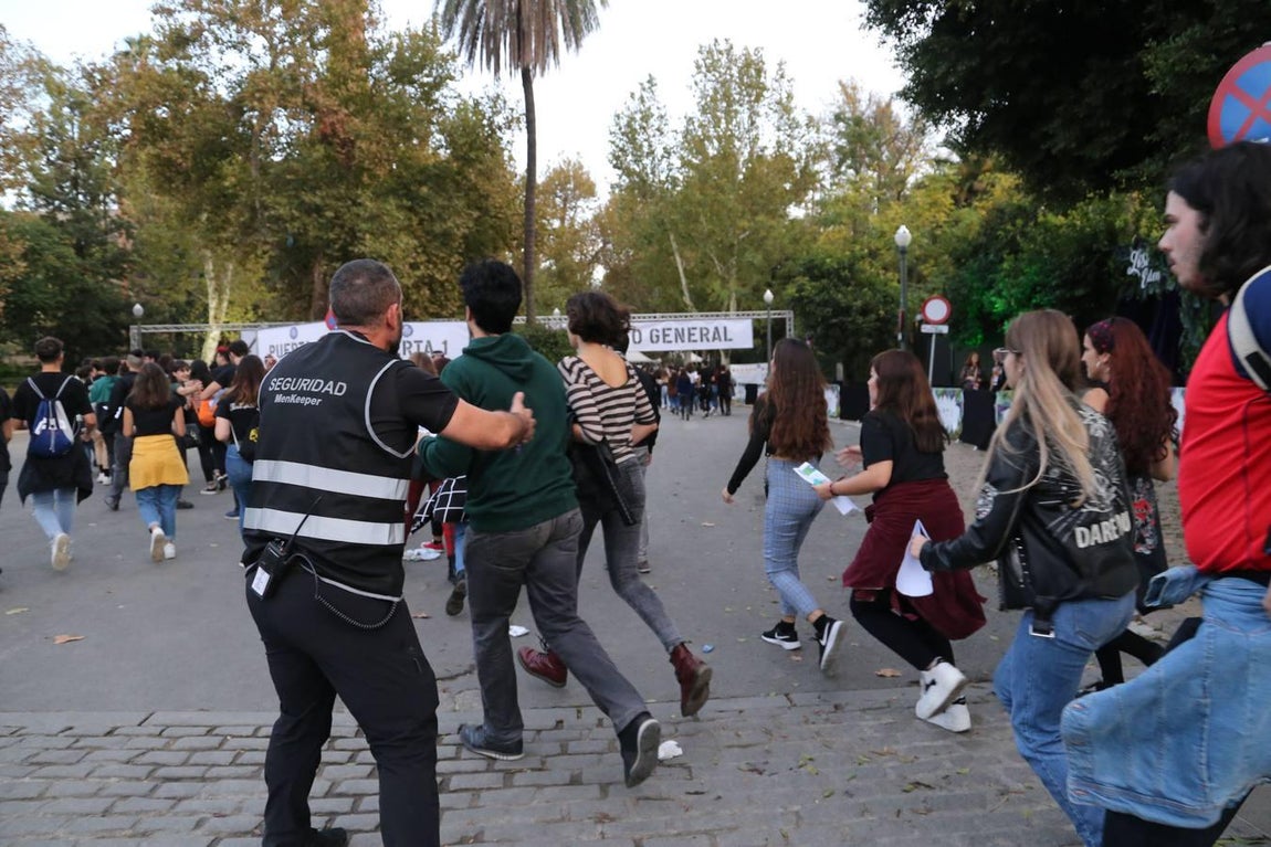 Ambiente previo al concierto de Green Day en la Plaza de España por los MTV EMA Sevilla 2019