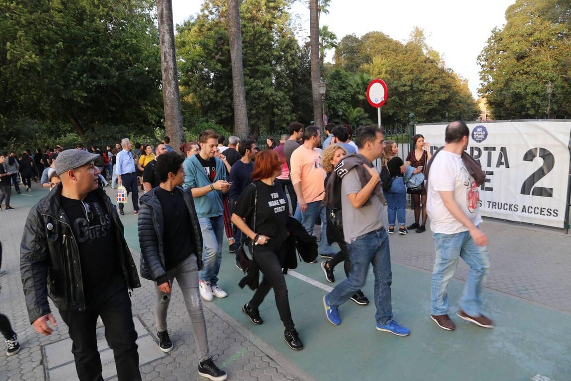Ambiente previo al concierto de Green Day en la Plaza de España por los MTV EMA Sevilla 2019