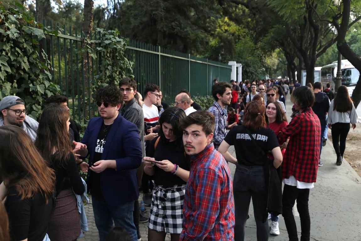 Ambiente previo al concierto de Green Day en la Plaza de España por los MTV EMA Sevilla 2019