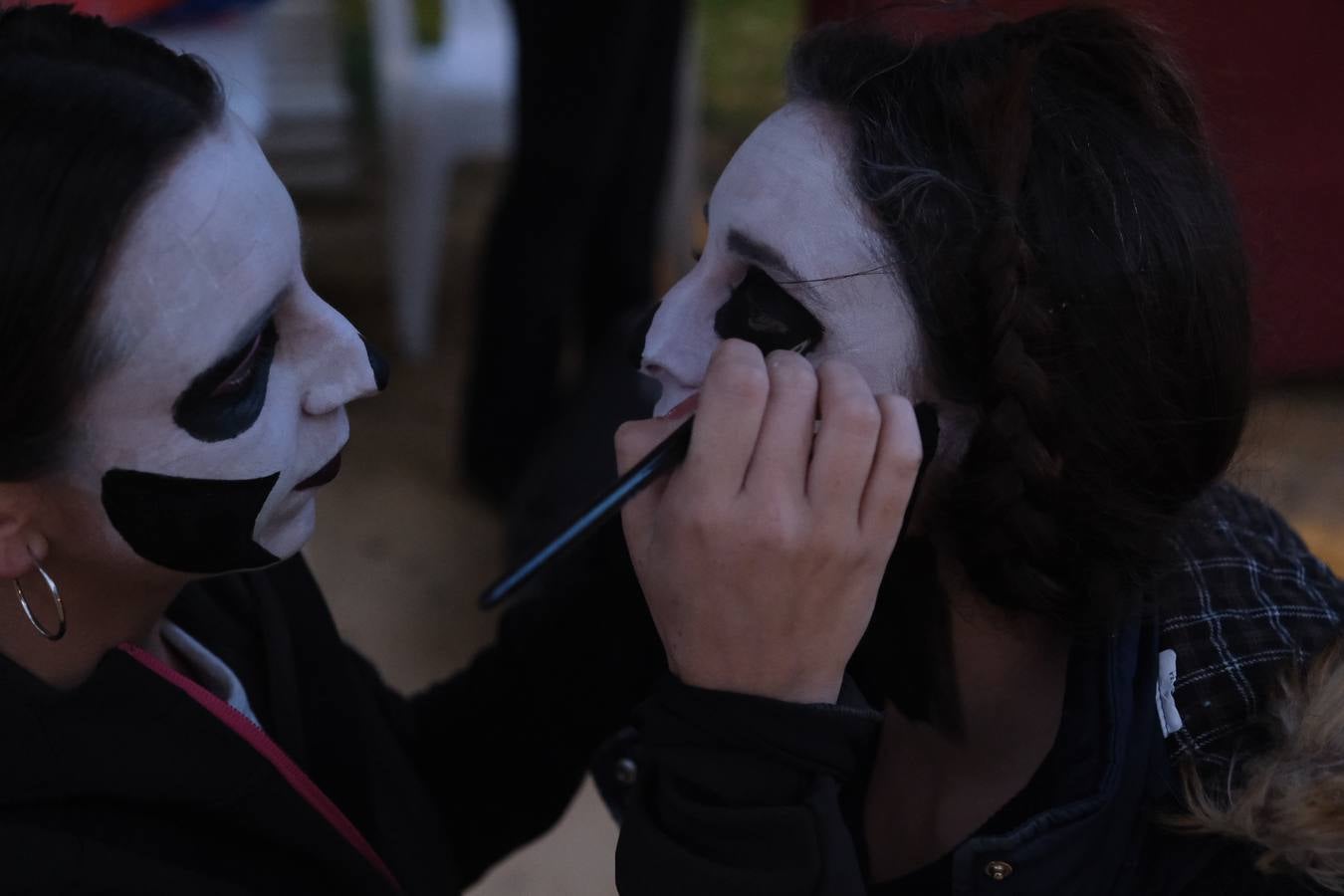 FOTOS: Fiesta mexicana por el Día de los Muertos en el Parque del Genovés de Cádiz