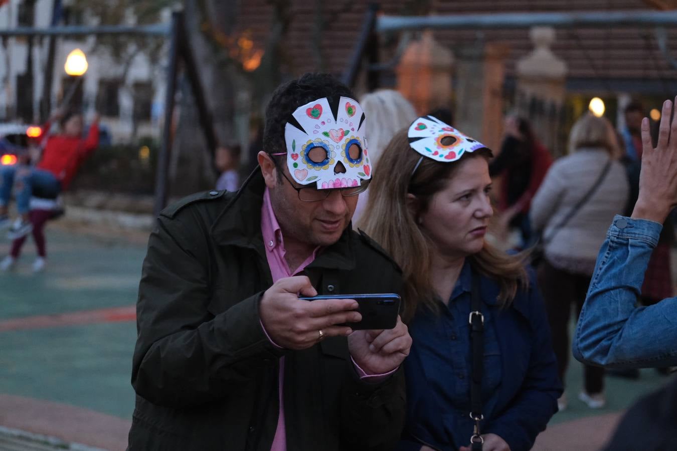 FOTOS: Fiesta mexicana por el Día de los Muertos en el Parque del Genovés de Cádiz