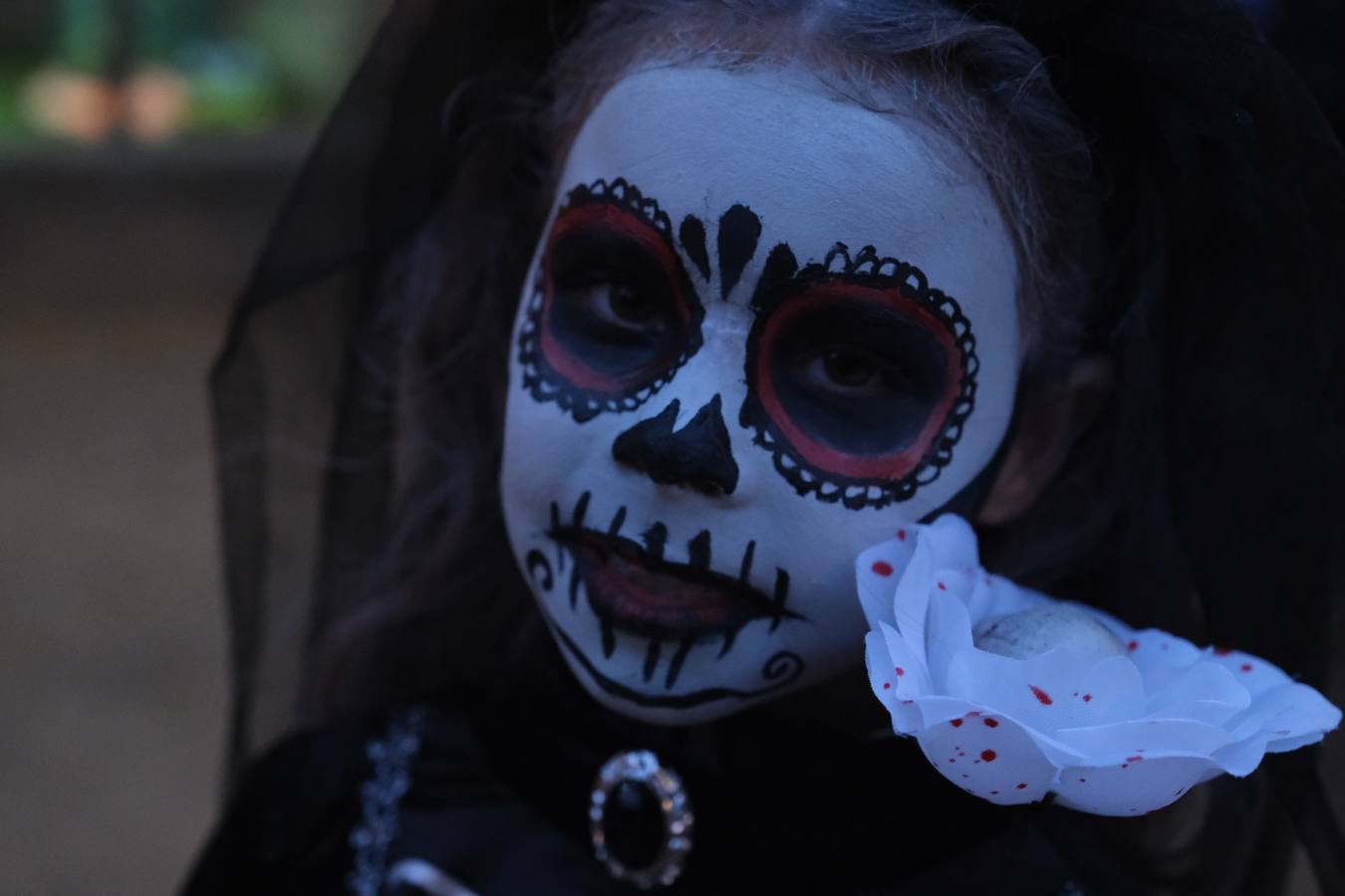 FOTOS: Fiesta mexicana por el Día de los Muertos en el Parque del Genovés de Cádiz