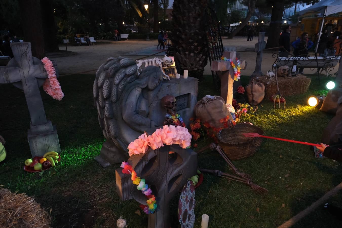 FOTOS: Fiesta mexicana por el Día de los Muertos en el Parque del Genovés de Cádiz