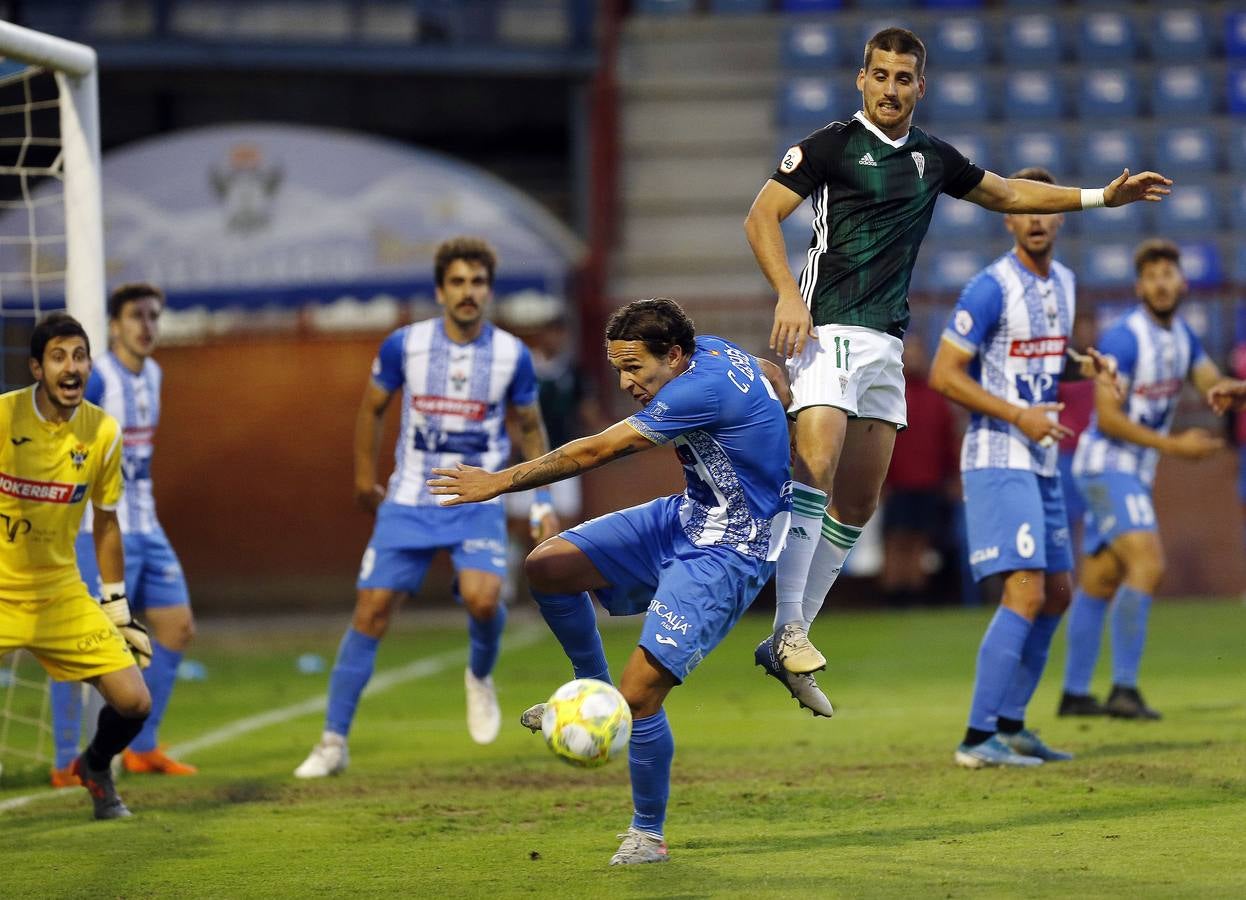 La afición desplazada y las jugadas del Talavera-Córdoba CF, en imágenes