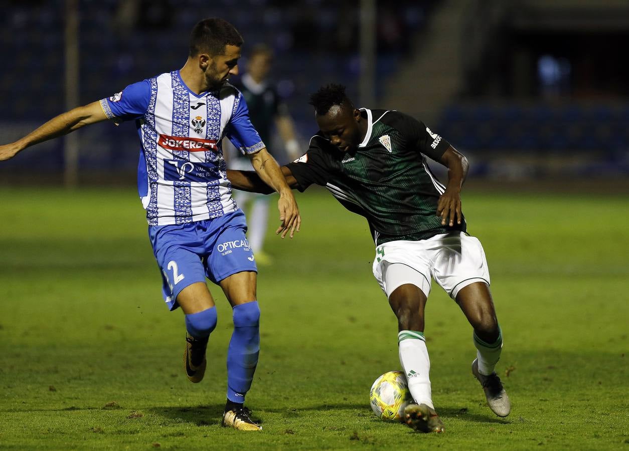 La afición desplazada y las jugadas del Talavera-Córdoba CF, en imágenes