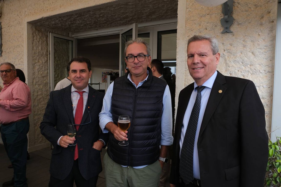 Arturo García- Agulló, Juan Sánchez Sevilla y Antonio de María Ceballos