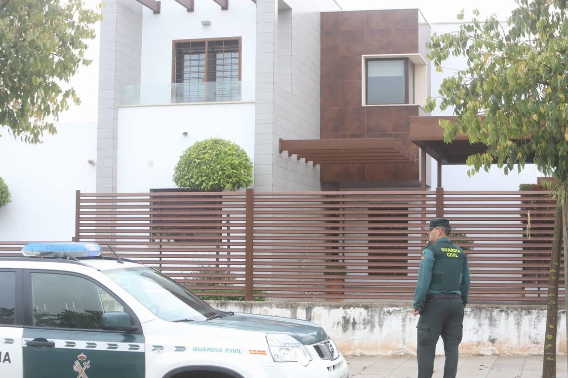 El registro de la Guardia Civil en el Córdoba CF y la casa de Jesús León, en imágenes