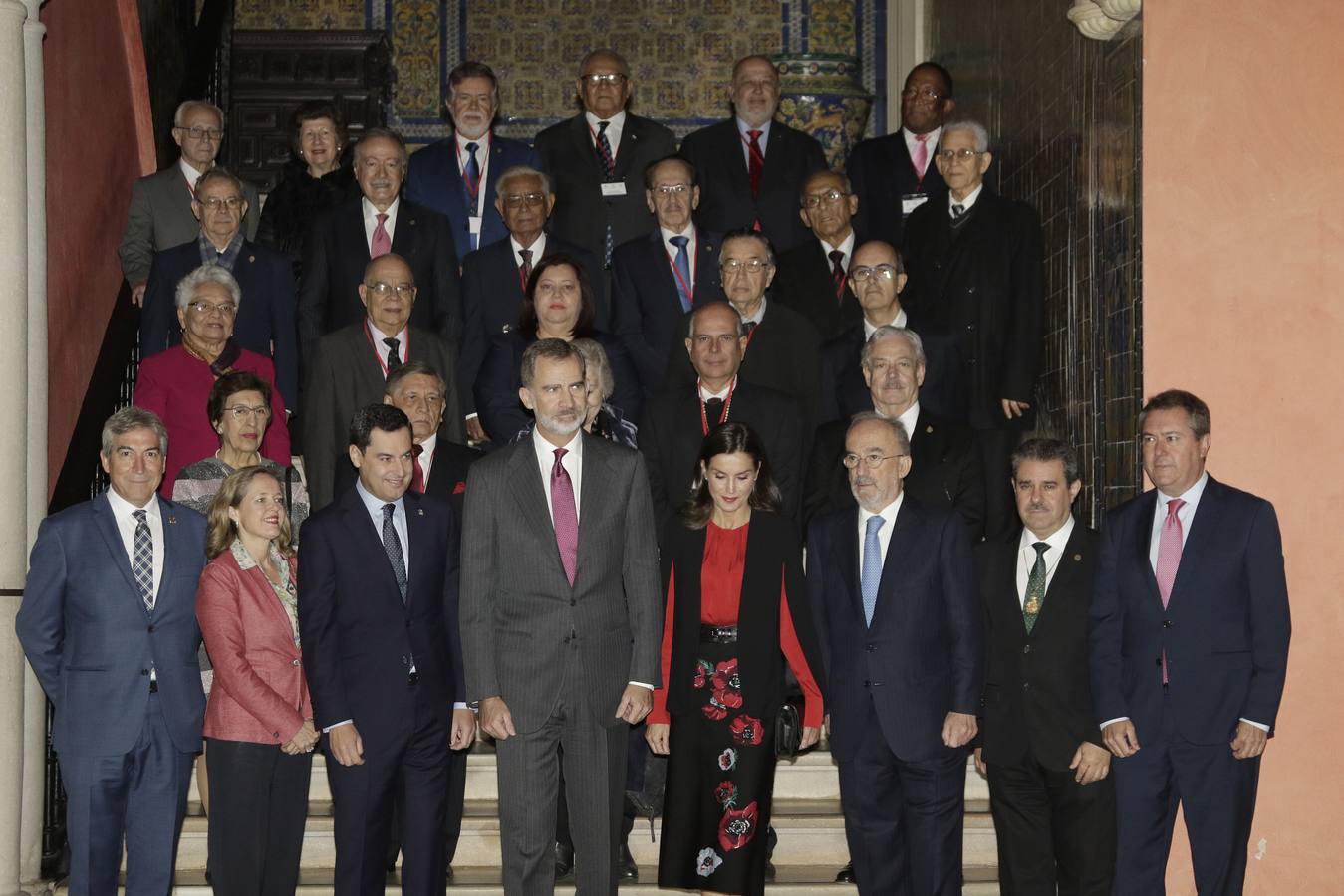 En imágenes, la llegada de los Reyes de España a Sevilla y al Congreso de las Academias