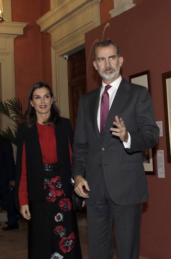 En imágenes, la llegada de los Reyes de España a Sevilla y al Congreso de las Academias