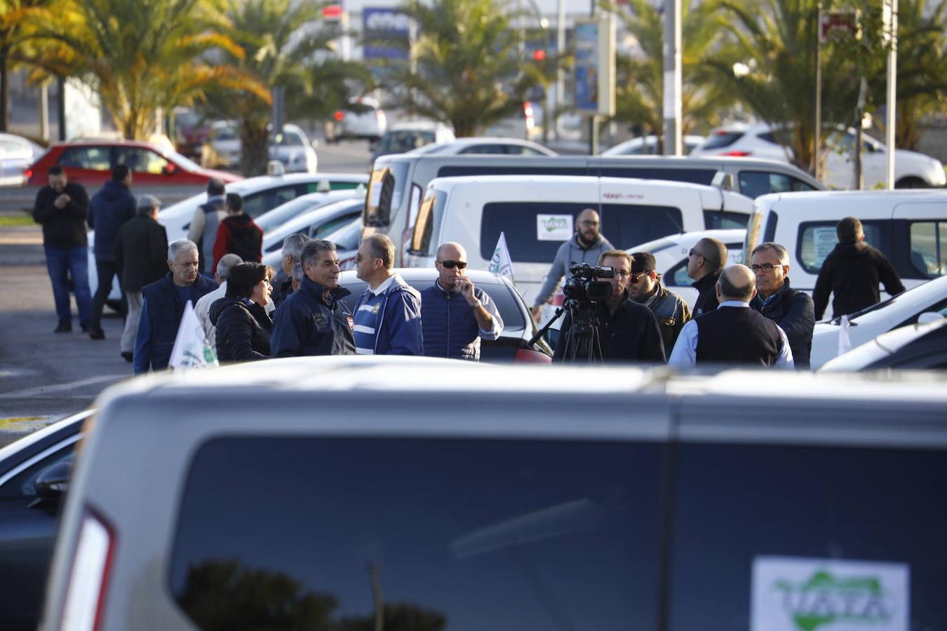 La protesta de los taxistas en Córdoba, en imágenes