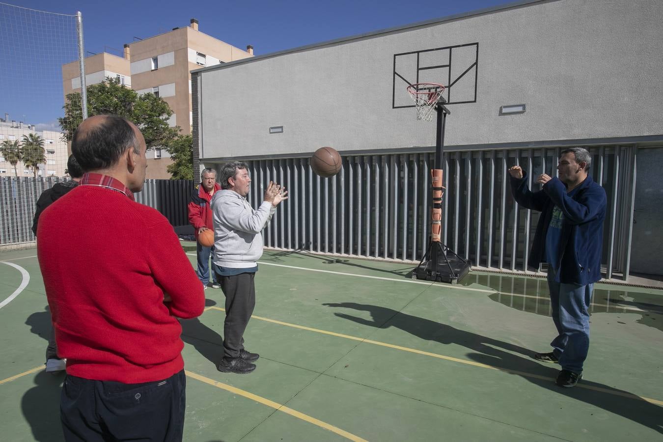 Visita al centro de día de Faisem en Córdoba, en imágenes